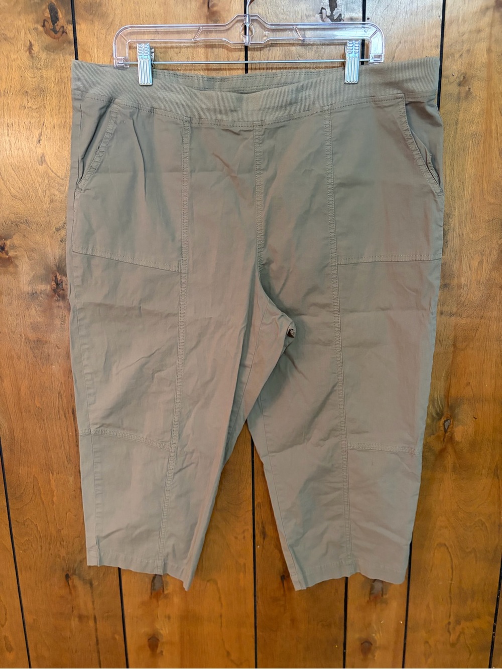 Women's Stretch Capris - Taupe